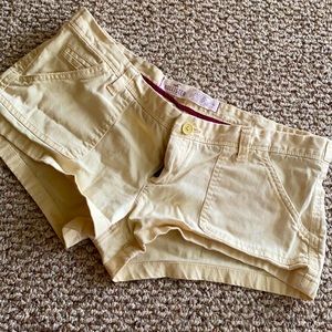💛 HOLLISTER Shorts 💛  (flawed)